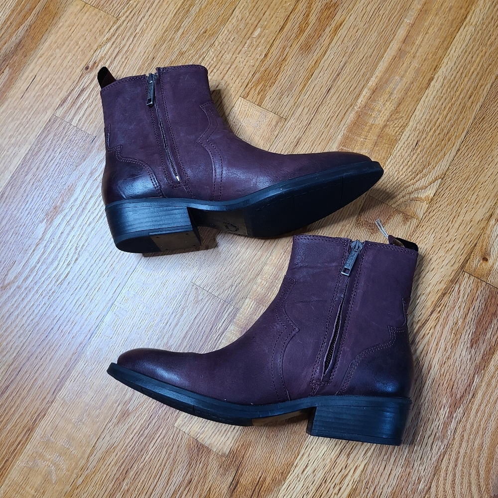 NEW Ten Points Size 7 Leather Heeled Chelsea Booties - Picture 1 of 11